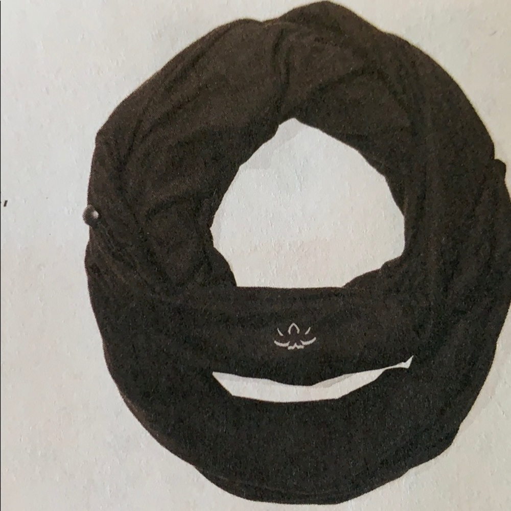 Beyond Yoga Hidden Pocket Infinity Scarf